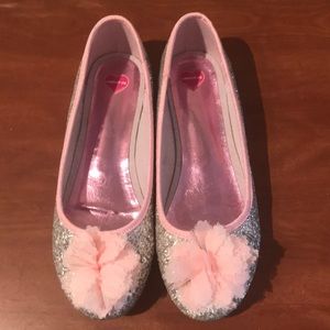 Beautiful eye catching sparkling silver flats new